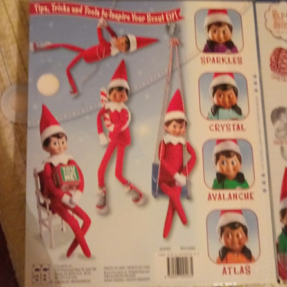 Elf on the Shelf kit with props - Picture 5 of 6